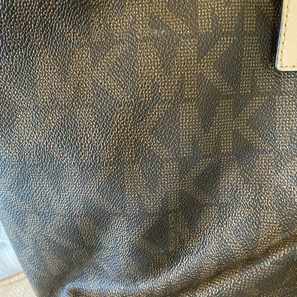 Coach w/Red hearts Signature Tote w/extra Michael Kors bag! - Picture 8 of 10